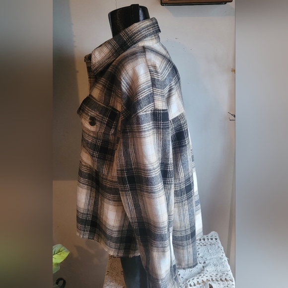 Tattoo Brown and Tan Plaid Oversized Button Up Shacket S - Picture 5 of 8